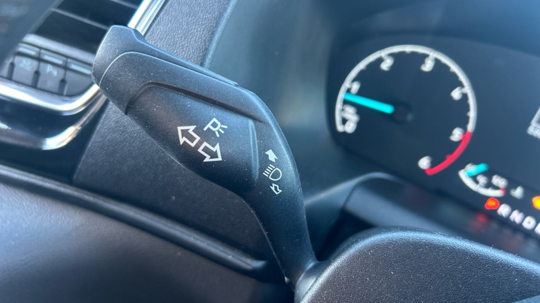 Ford Transit Custom 300 L2 Diesel Fwd 2.0 EcoBlue 130ps Low Roof Limited Van Auto